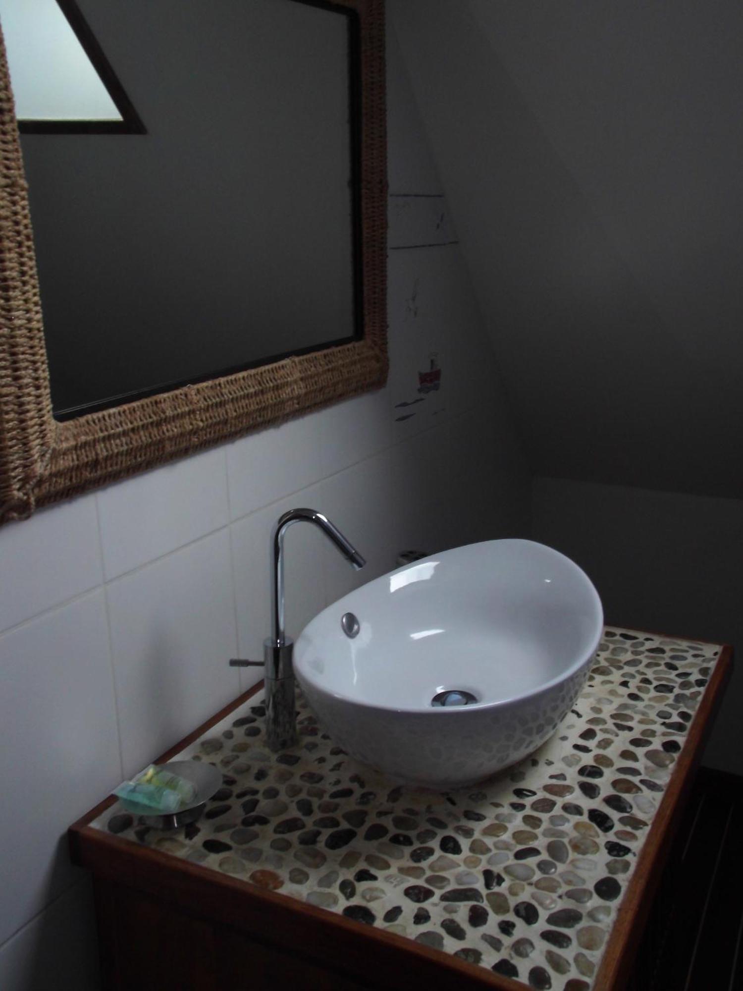 Le Clos Des Tilleuls: D-Day Suites with Private Spa Experiences La Vendelee Room photo
