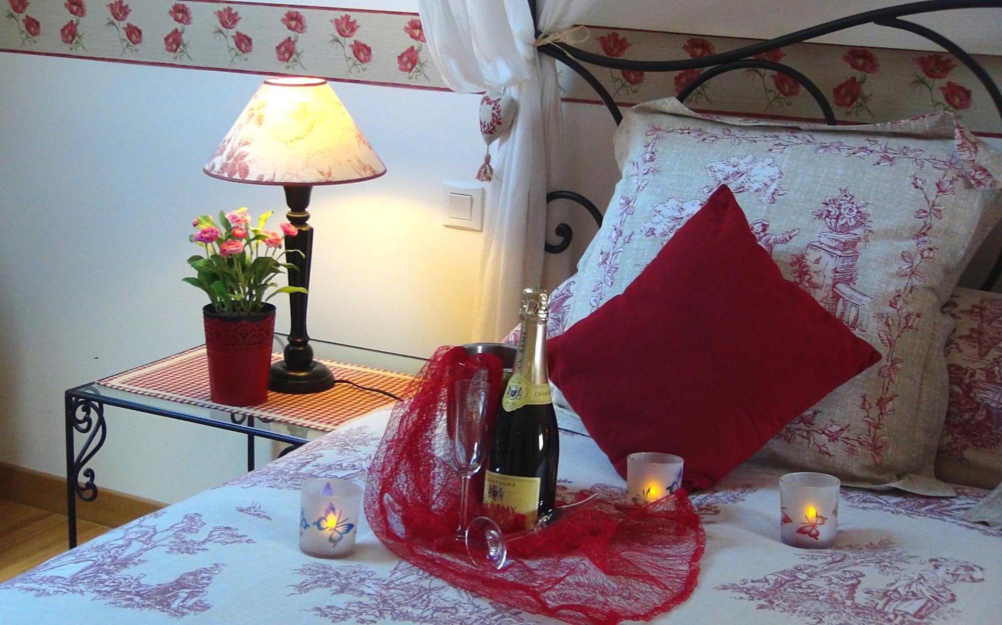 Le Clos Des Tilleuls: D-Day Suites with Private Spa Experiences La Vendelee Exterior photo