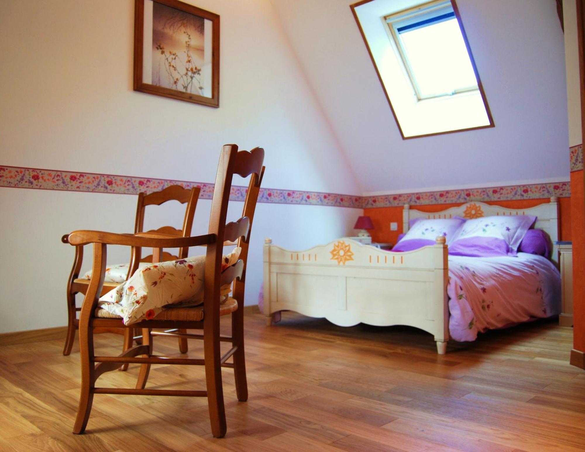 Le Clos Des Tilleuls: D-Day Suites with Private Spa Experiences La Vendelee Exterior photo
