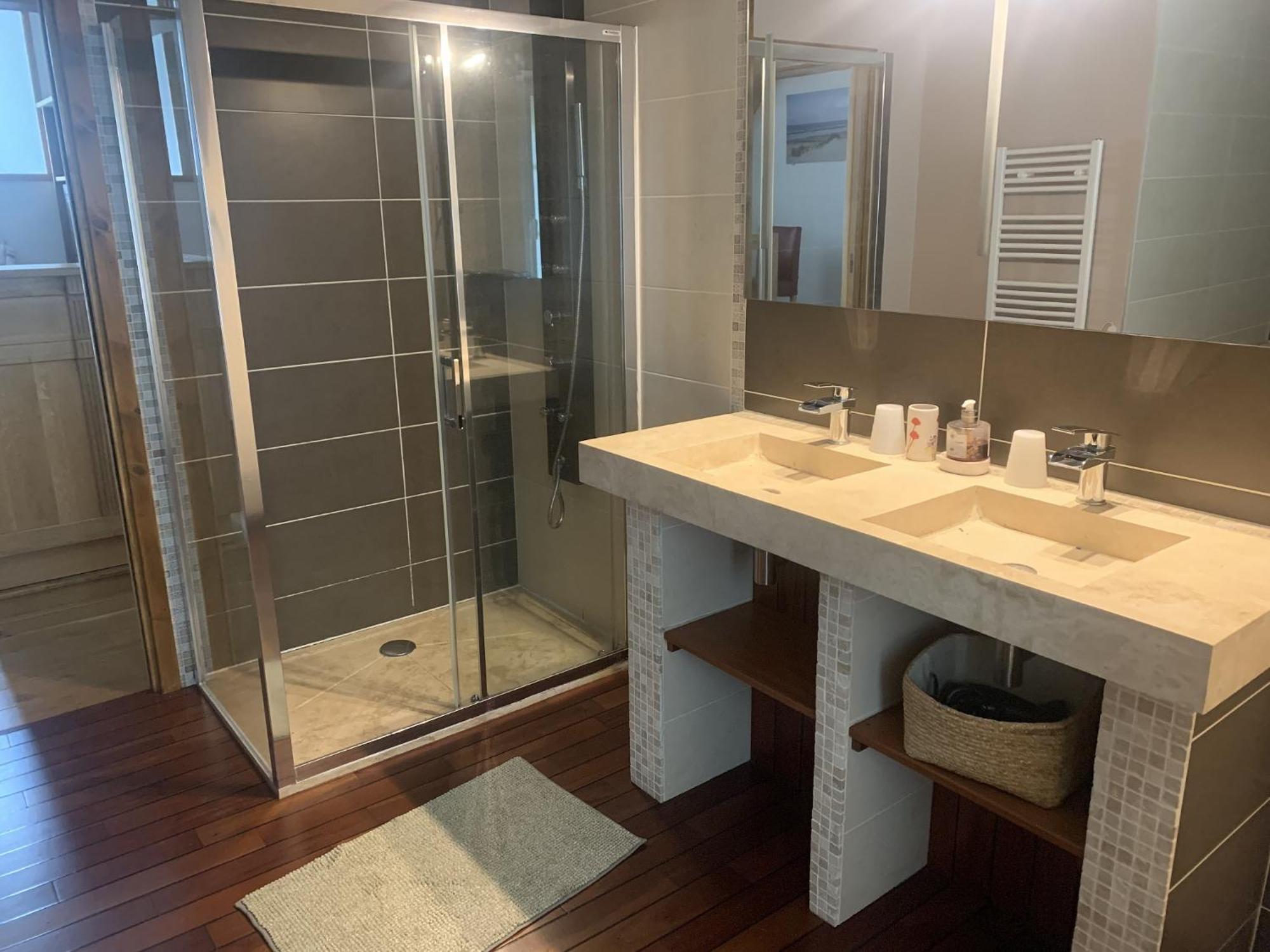 Le Clos Des Tilleuls: D-Day Suites with Private Spa Experiences La Vendelee Room photo