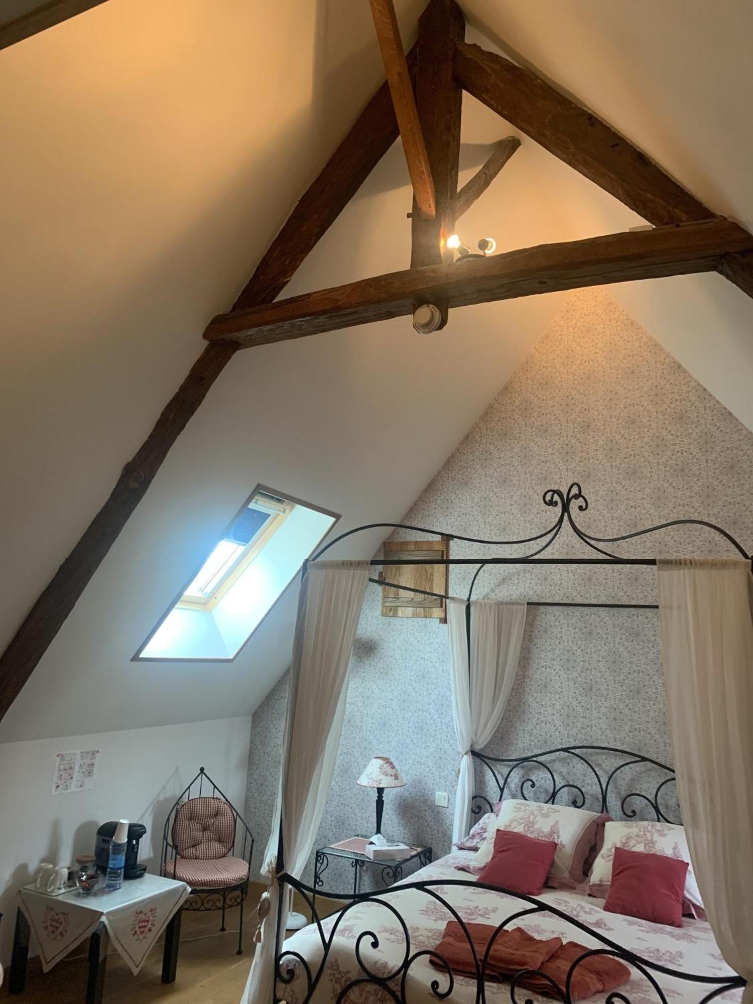 Le Clos Des Tilleuls: D-Day Suites with Private Spa Experiences La Vendelee Exterior photo